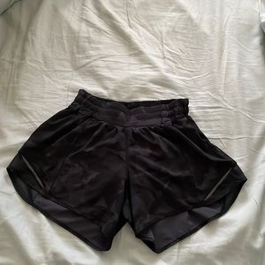 Lululemon black camo hotty hot shorts. 4”